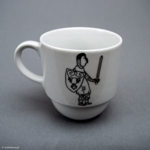 Kubek porcelanowy z rycerzykiem piastowskim