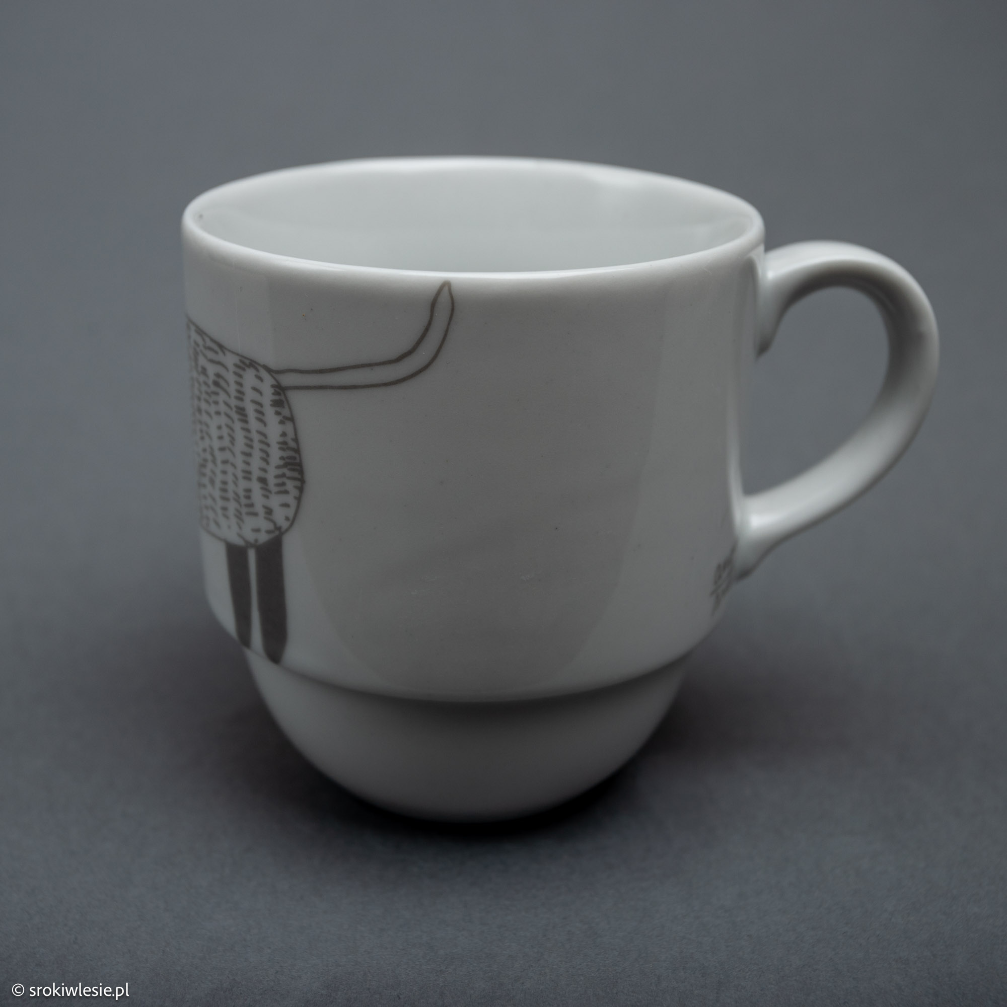 Porcelanowy kubek z srebrnym jamnikiem - obrazek 4
