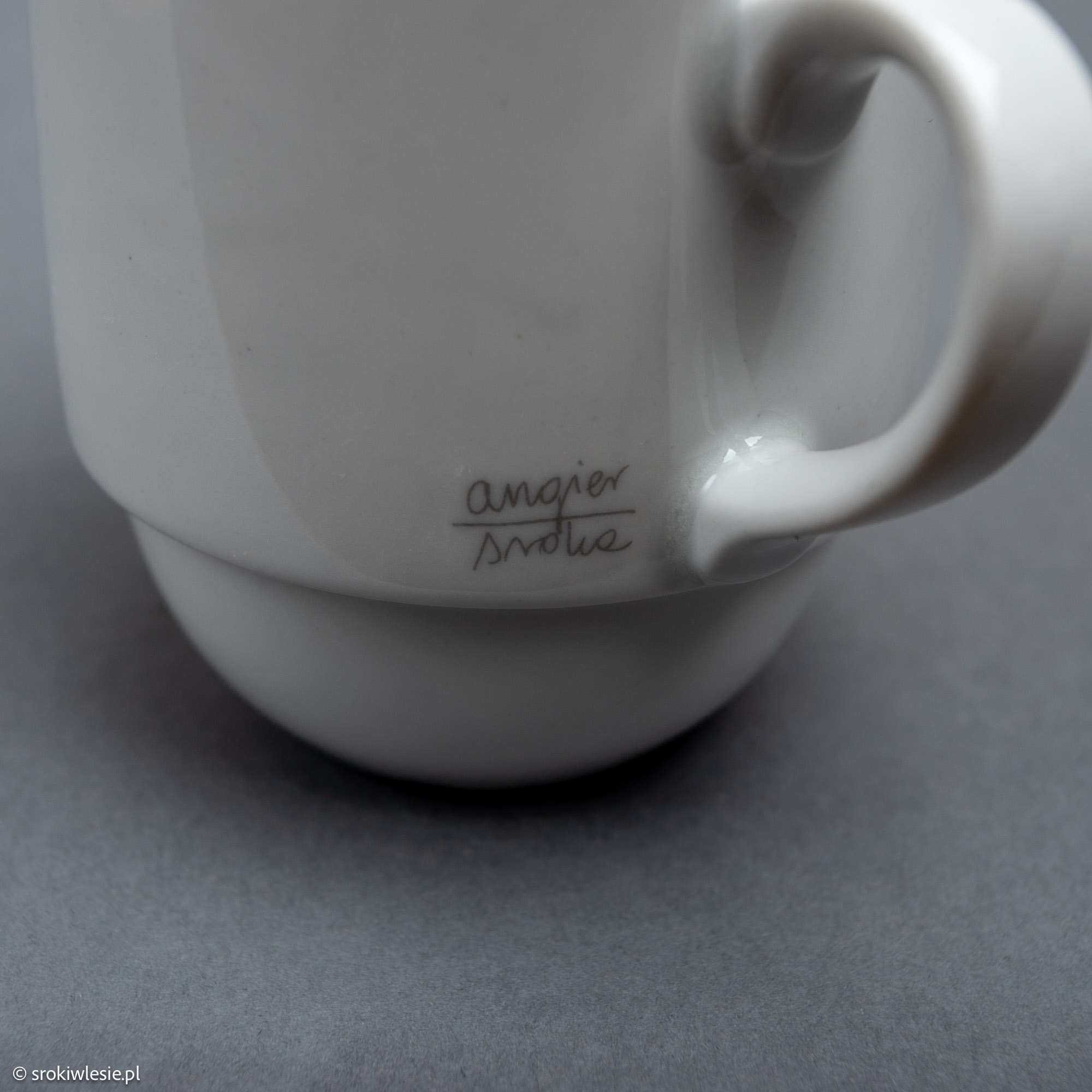 Porcelanowy kubek z srebrnym jamnikiem - obrazek 3