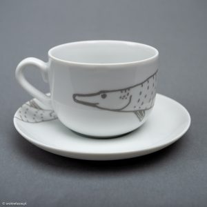 Porcelanowa filiżanka z srebrnym szczupakiem