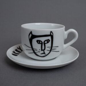 Filiżanka porcelanowa z kotem